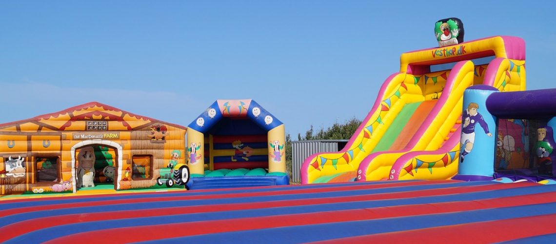 bouncy-castles-3567019_960_720